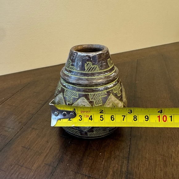 Beautiful Pottery Bud Vase Aztec Brown Beige  Handmade Signed - Picture 5 of 5